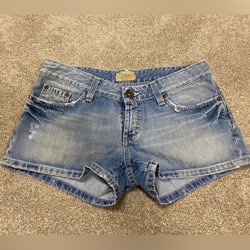 BKE distressed shorts size 28